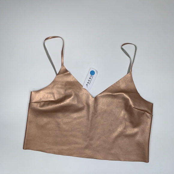 Kendall & Kylie Tops - 🆕 Crop top